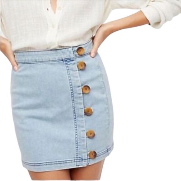 Free People Little Daisies Button Front Light Denim Mini Skirt Women’s Size 6 - Picture 1 of 11